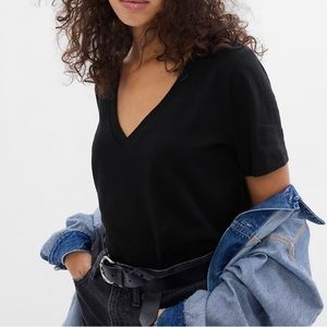 Gap V-neck Black Tee